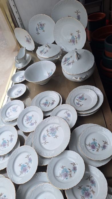 Serviço Jantar de 70 peças em Porcelana
