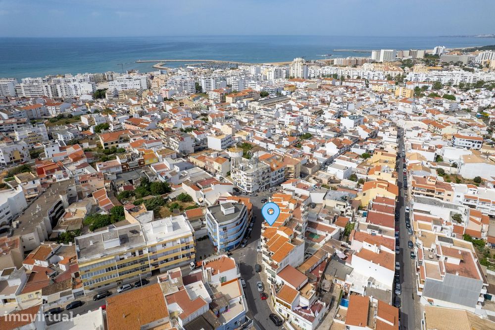 T3 em Quarteira com terraço amplo e lugar de garagem — Quarteira, Faro