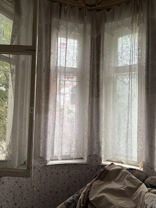 2 комнаты в комуне Центр ул.Садовая 3500 + 1500 грн коммуналка