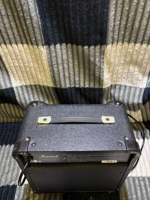 гитарный комбоусилитель Marshall MG10CD