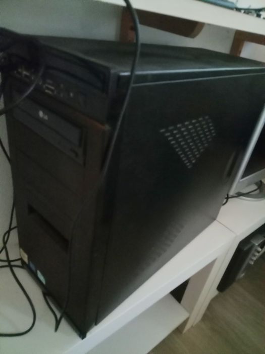 PC torre Windows 7443705778430945281