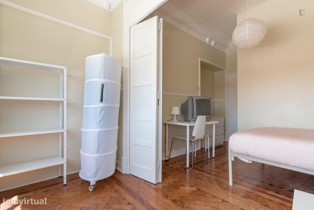 Quarto - localizado em Intendente Lisbon