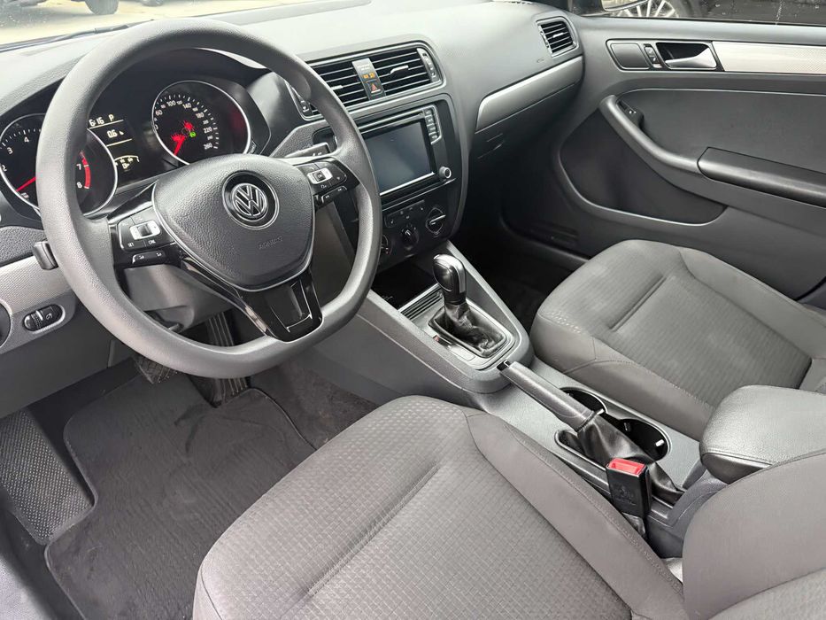 Volkswagen Jetta      2016