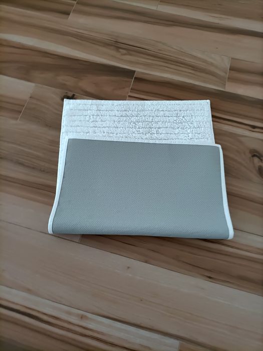 Tapete do IKEA foi usado mas está impecável