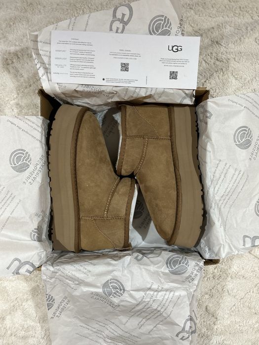 UGG Classic Mini Platform.