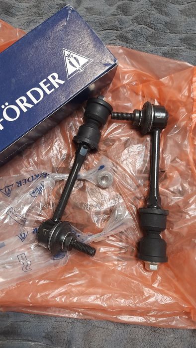 Стійка стабілізатора заднього