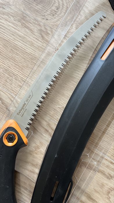 Profesjonalna piła ogrodowa Fiskars SW-240