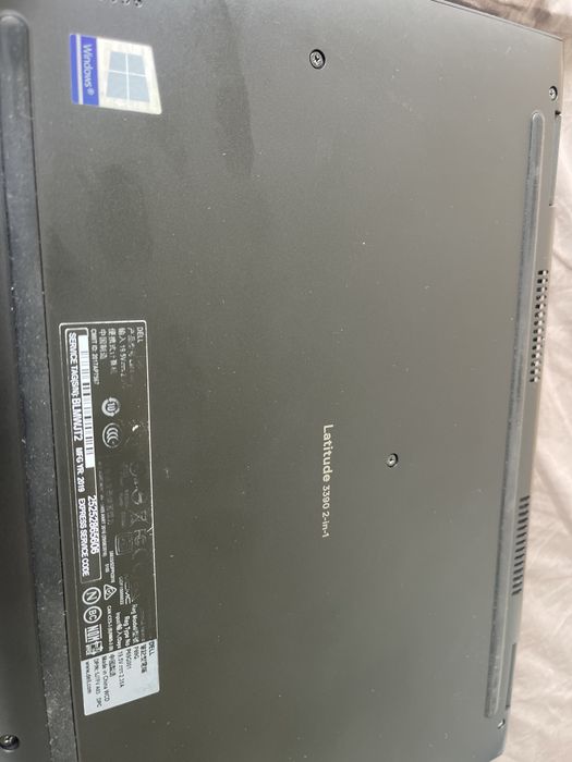 Latitude 3390 z zasilaczem