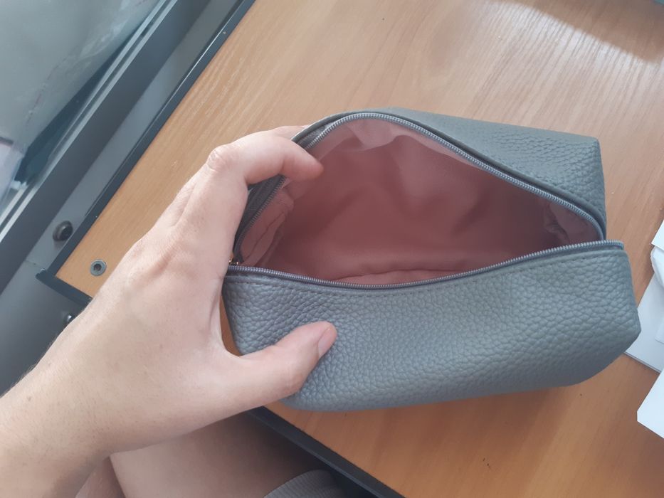 Косметичка нова сіра