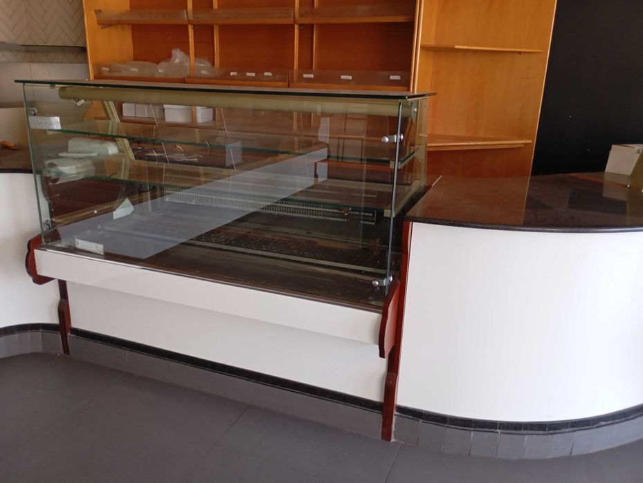Vitrines refrigeradas e normais