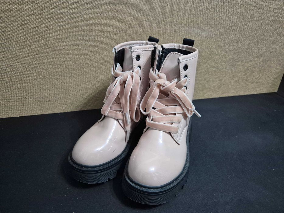 Lakierowane botki za kostkę roz. 29