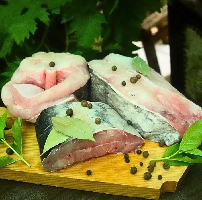 Стейк сома з Вилкове свіжоморожений (вакуумна упаковка вагою +-1кг)