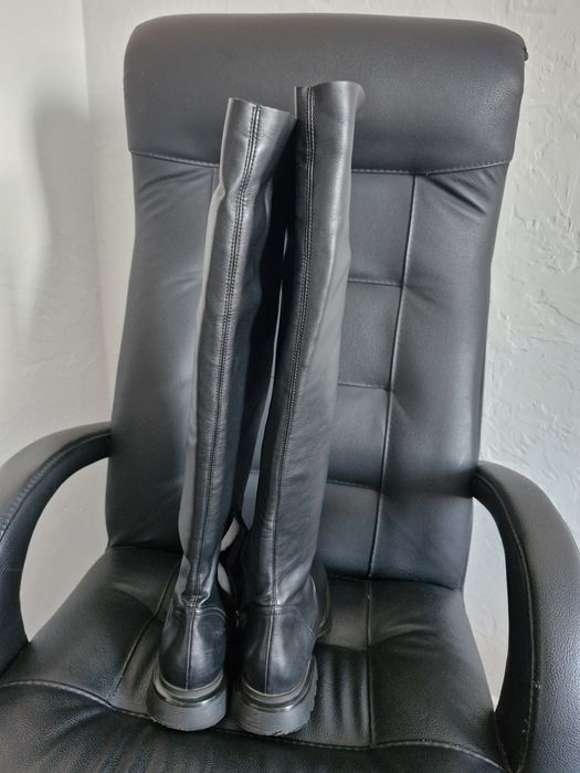 Ботфорти чоботи))