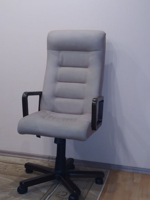 Крісло.             .