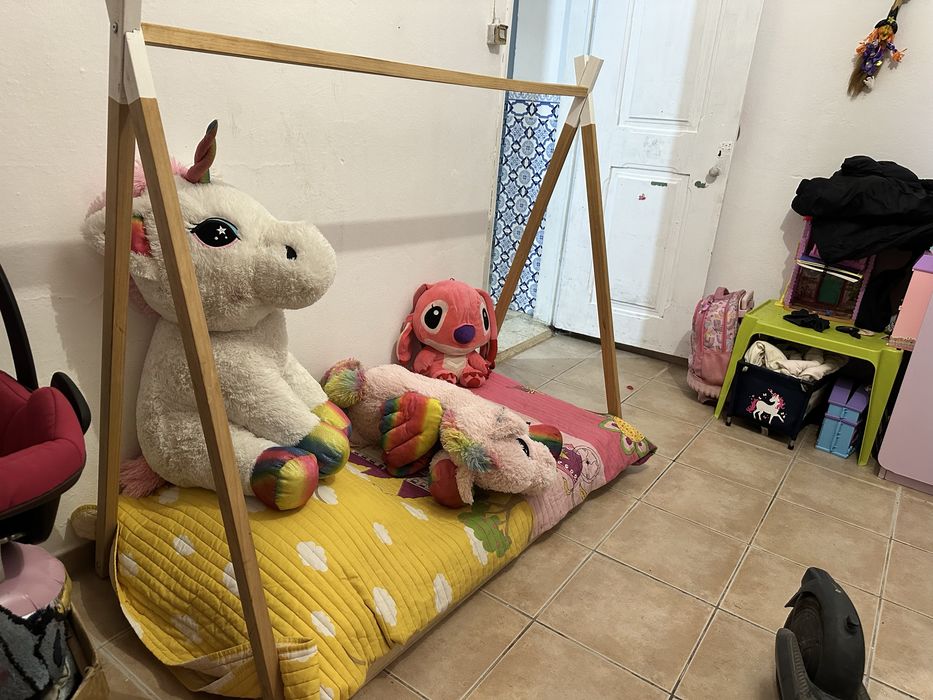Cama e colchao com pouco uso