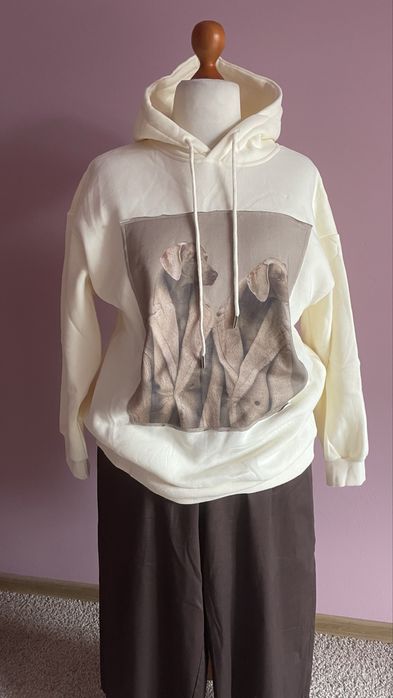 Bluza z kapturem na ocieplinie ecru. Modny print  40/42/44/46