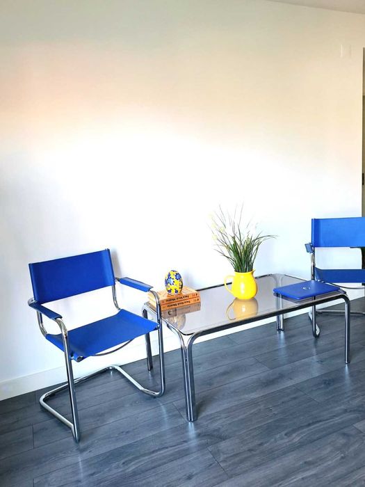 PAR DE CADEIRAS DE BRAÇOS CANTILEVER ESTILO BAUHAUS