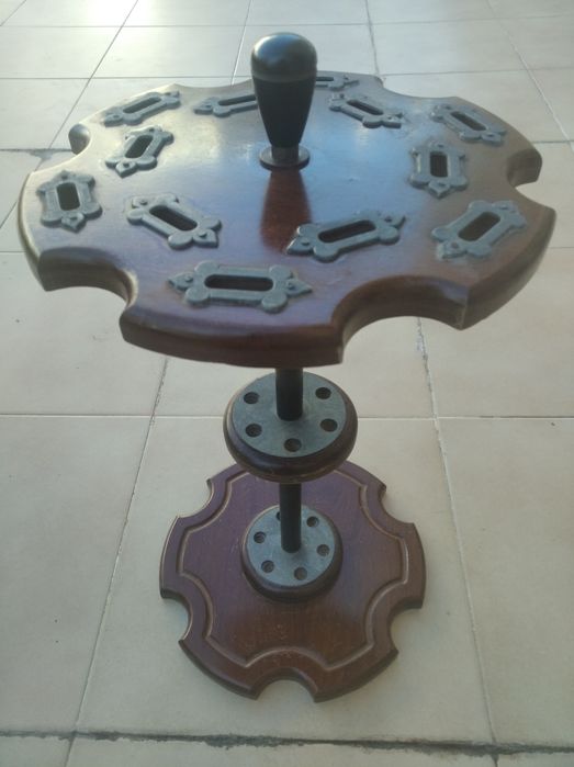 Coleção de Mini Espadas banhadas a prata com suporte de Carvalho