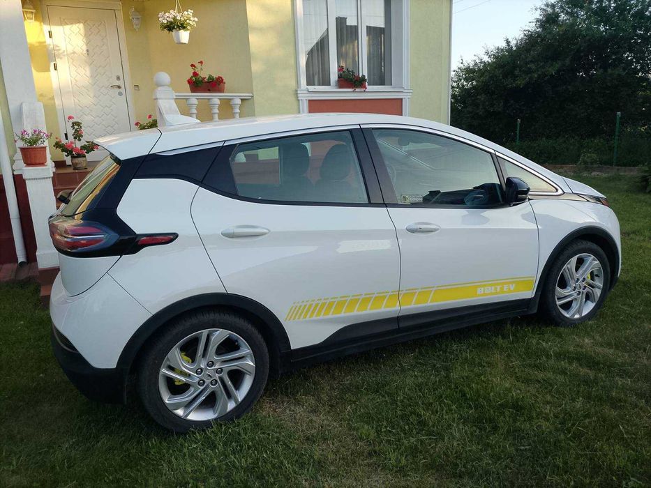 Продам Chevrolet Bolt EV 1LT