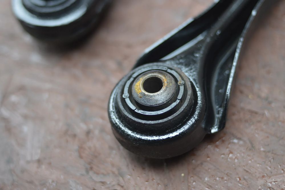 bmw e90 / e81 / e87 / e91 / e92 / e93 oryginalne wahacze tył lewe / p