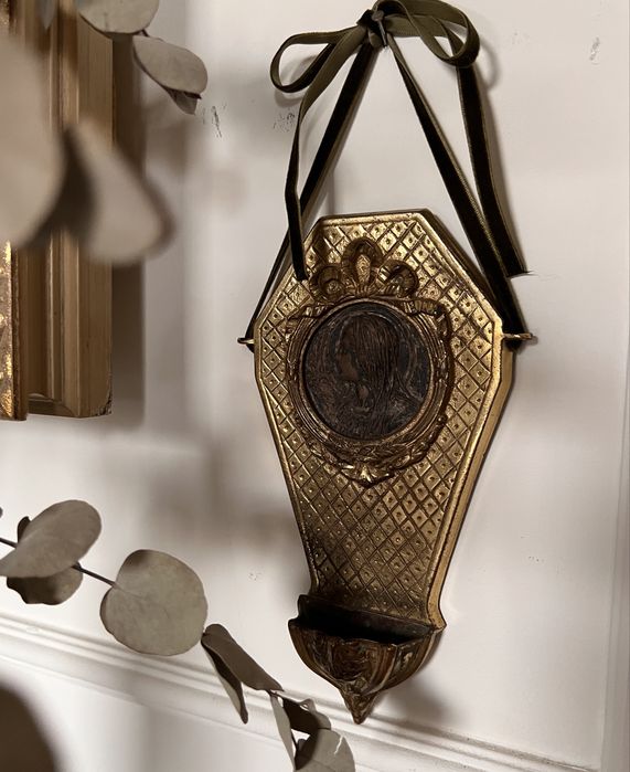 Aspersorium kropielnica brąz złocony vintage antyk Francja 1950 sygnowana sygnatura Maryja maryjka rzeźba made in France ramka rama zdjęcie