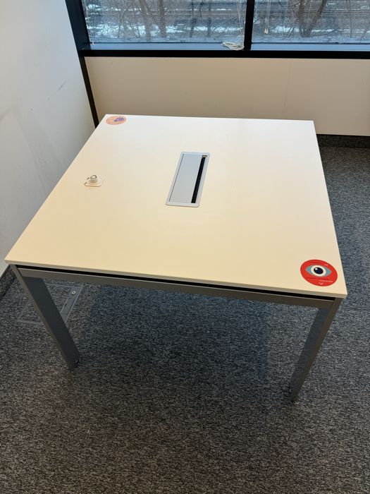 Stollik 100/100  brak mediaportow meble poleasingowe metalowy stelaż