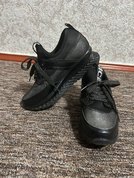 Кросівки 37 р 24 см