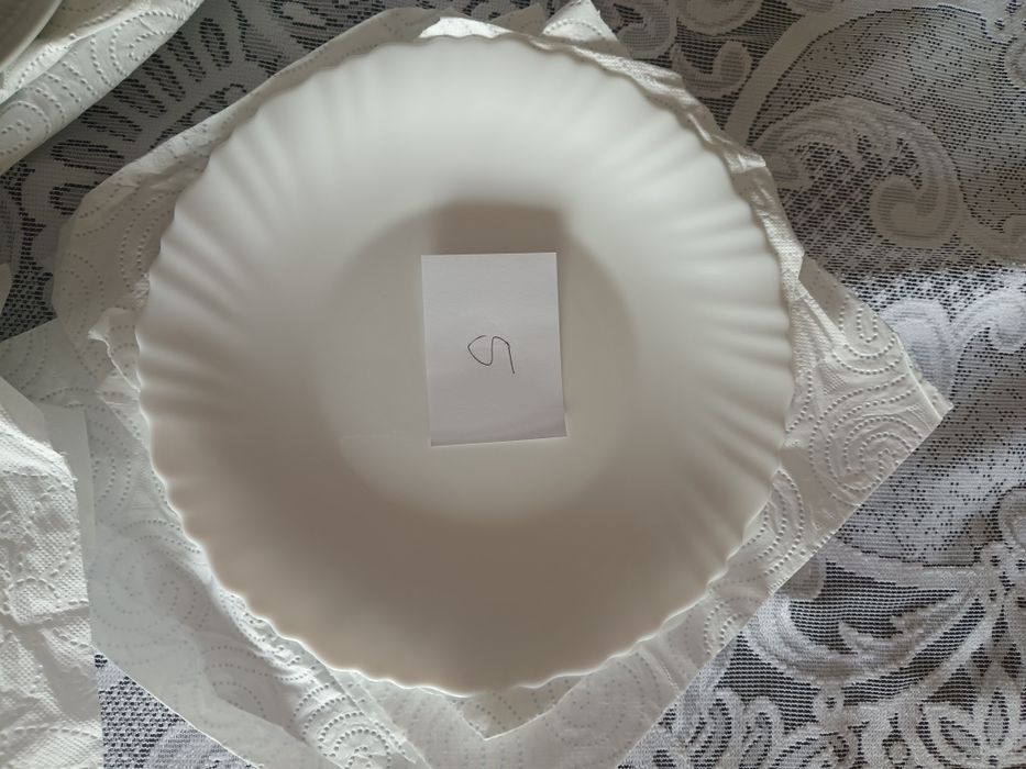 Oddam talerze białe głębokie i płaskie