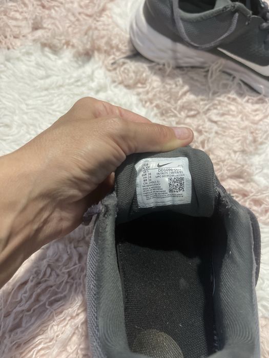 Кроссовки Nike.