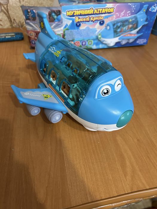 Самолет игрушка светящий