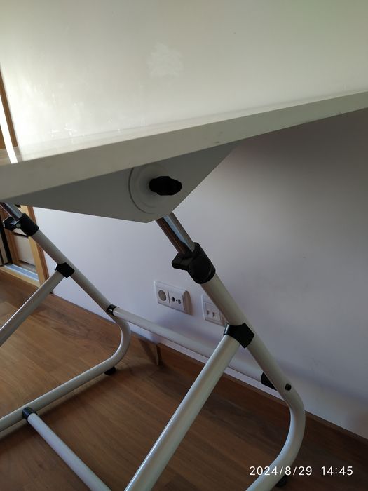 Vendo estirador com cadeira