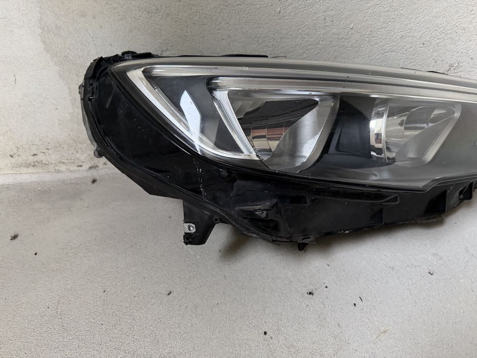 Фара передняя Opel Insignia B