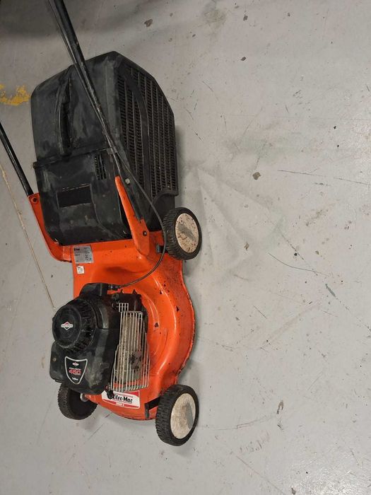 Vendo maquina de cortar relva a gasolina