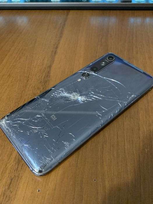 Xiaomi Mi 10 8/256 под восстановление / на запчасти