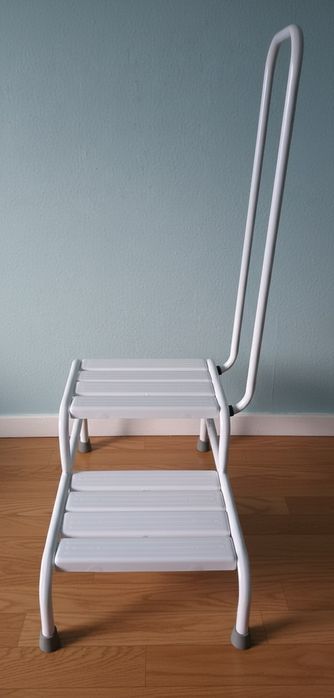 Медицинские ступеньки с поручнем