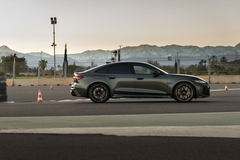 Audi RS5 Standard foto 2