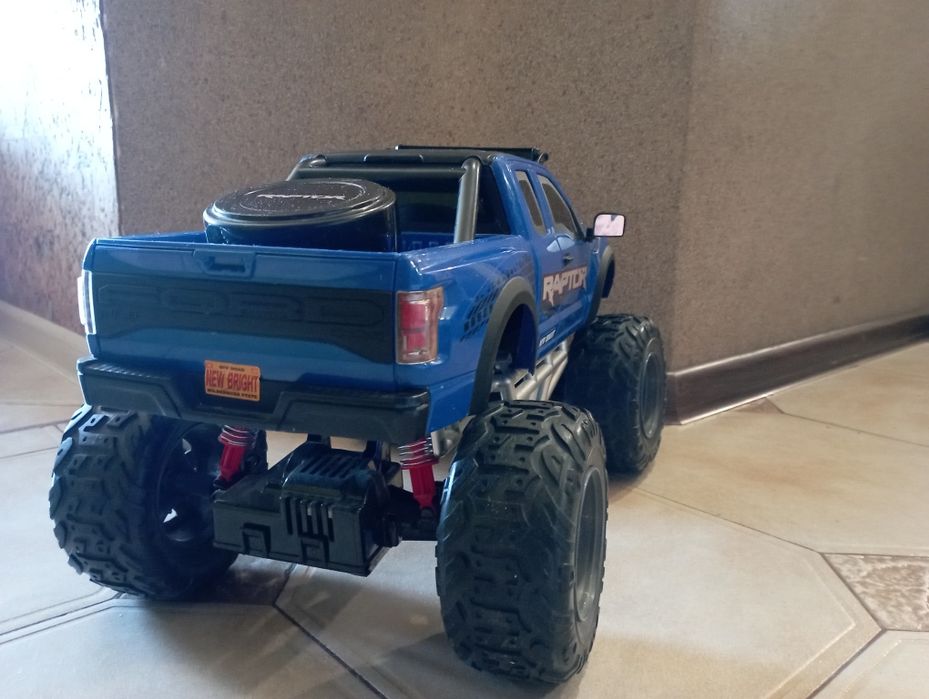 Машинка Ford F-150 raptor на радіокеруванні