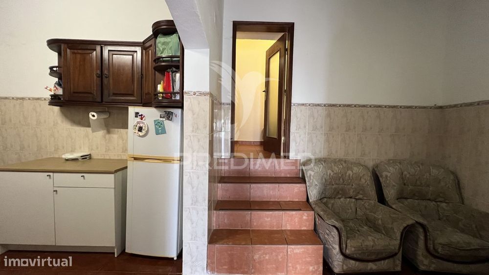 Moradia T1 com Espaço Comercial Remodelado em Albernoa