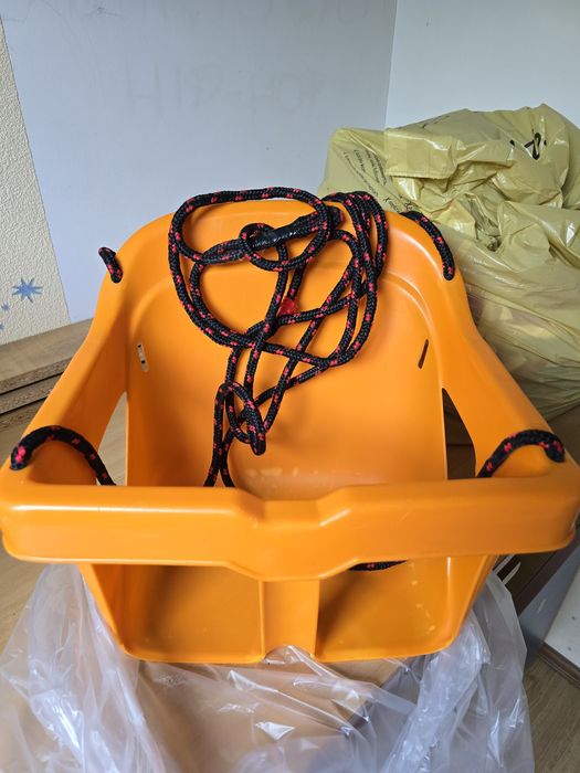 Huśtawka plastikowa dla dziecka