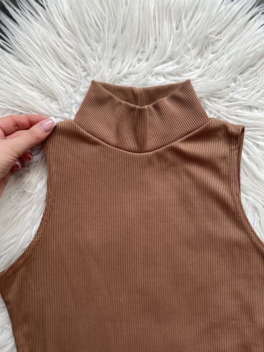 Prążkowane karmelowe body S 36
