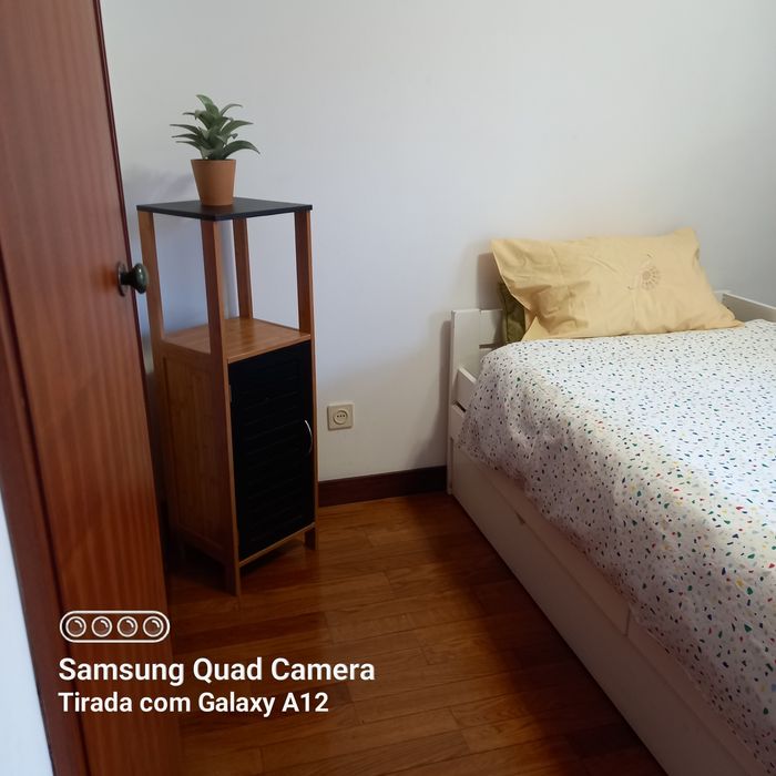 Quarto individual de fácil acesso de transportes.