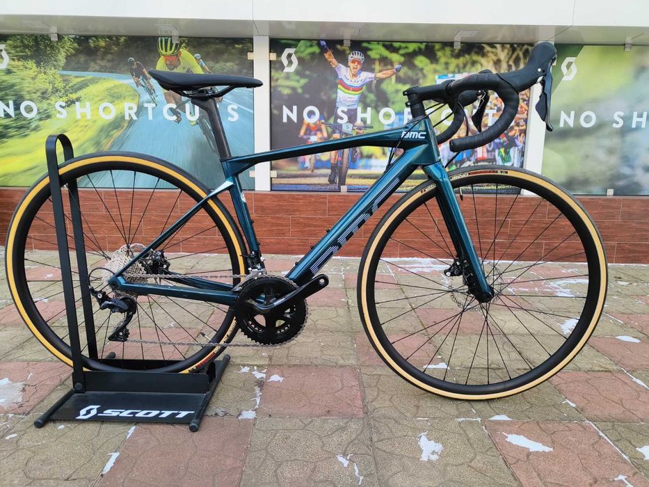 Новий шосейний карбоновий велосипед BMC Roadmachine SEVEN, Shimano 105