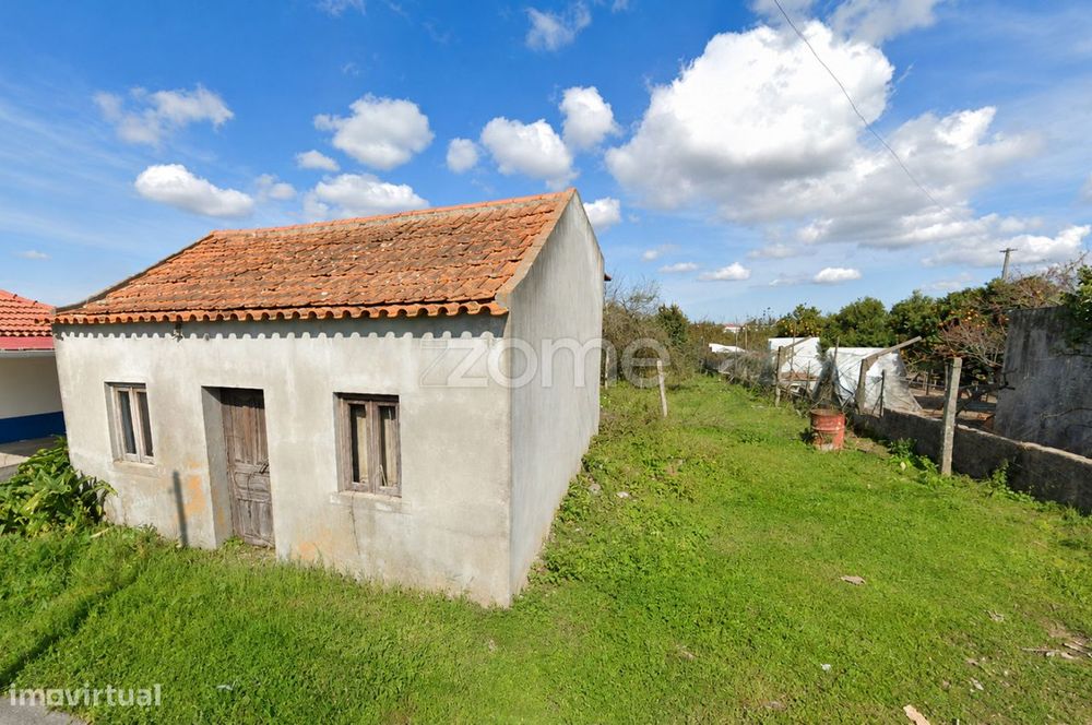 Terreno com 540 m² e Moradia para Renovar em Santo Varão.