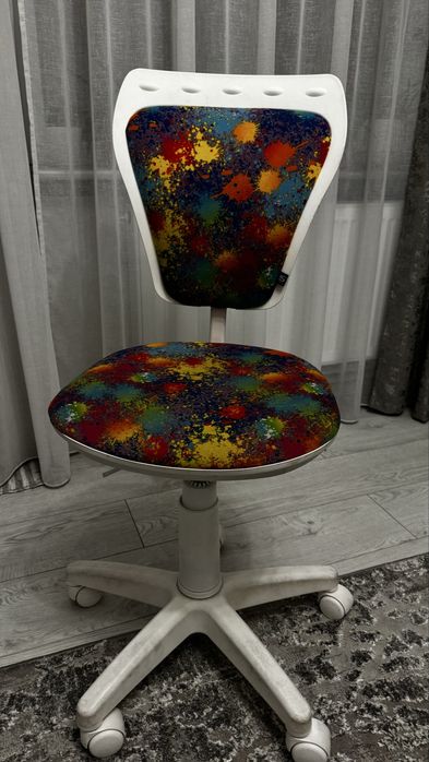 Дитячий стілець комп’ютерний