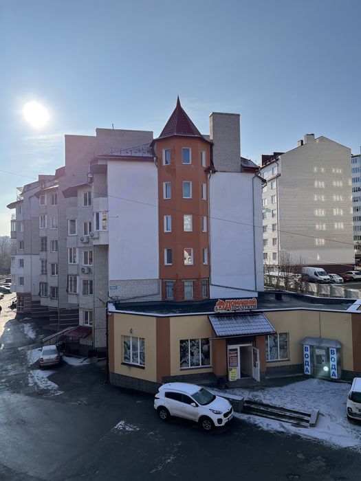 Продаю дворівневу сиру квартиру.