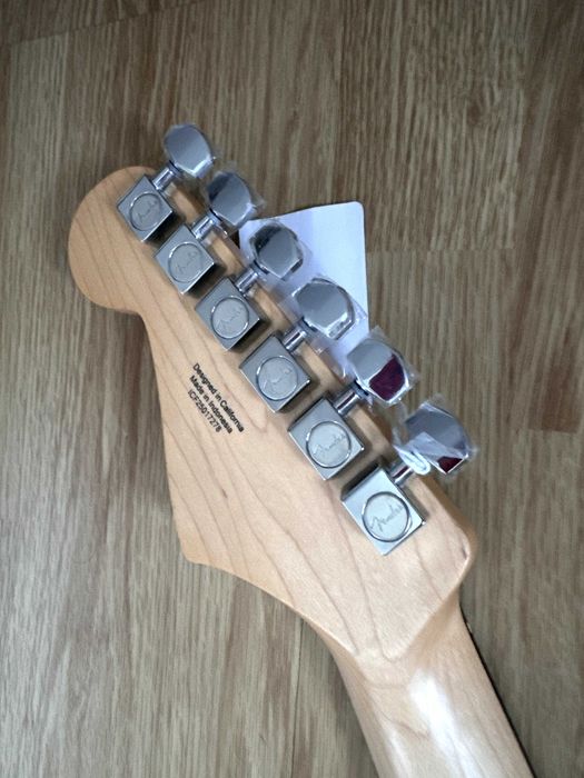 Новий Fender Stratocaster Standard HSS Black, Індонезія