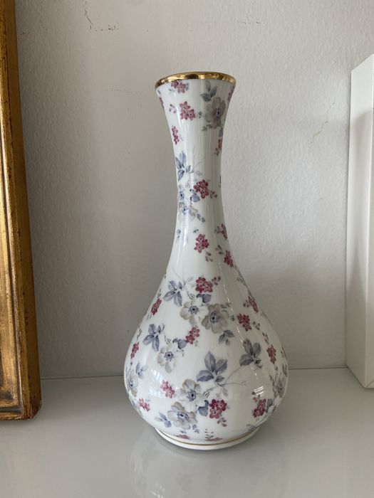 Bonita jarra de porcelana