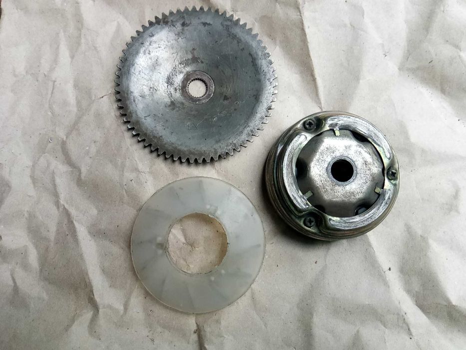 Запчасти скутера китайского б/у. Вариатор. Коммутатор. Катушка.