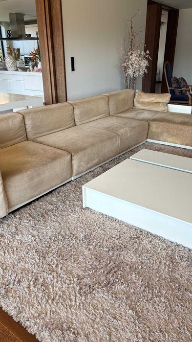 Sofá modelar mais mesa de apoio