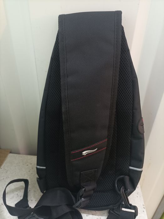 Mochila Crivit preta e cinza
